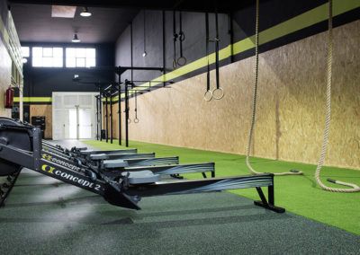 Bancada crossfit. Adaptación de nave industrial a gimnasio por Araque Maqueda Construcción y Reformas