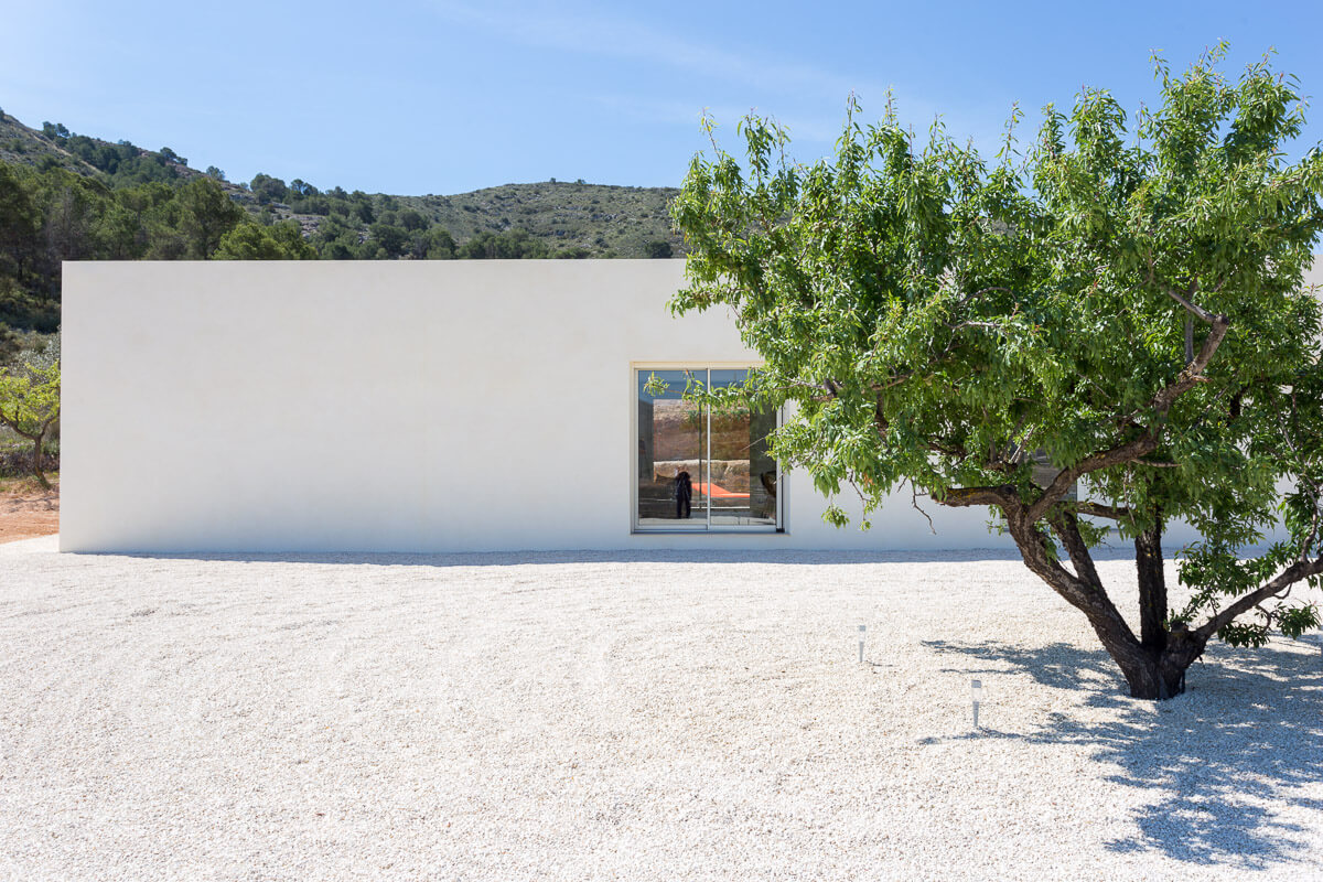 Parte trasera de Chalet minimalista en Hondon de las Nieves (Alicante) por Araque Maqueda