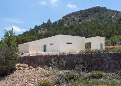 Parte exterior de Chalet minimalista en Hondon de las Nieves (Alicante) por Araque Maqueda