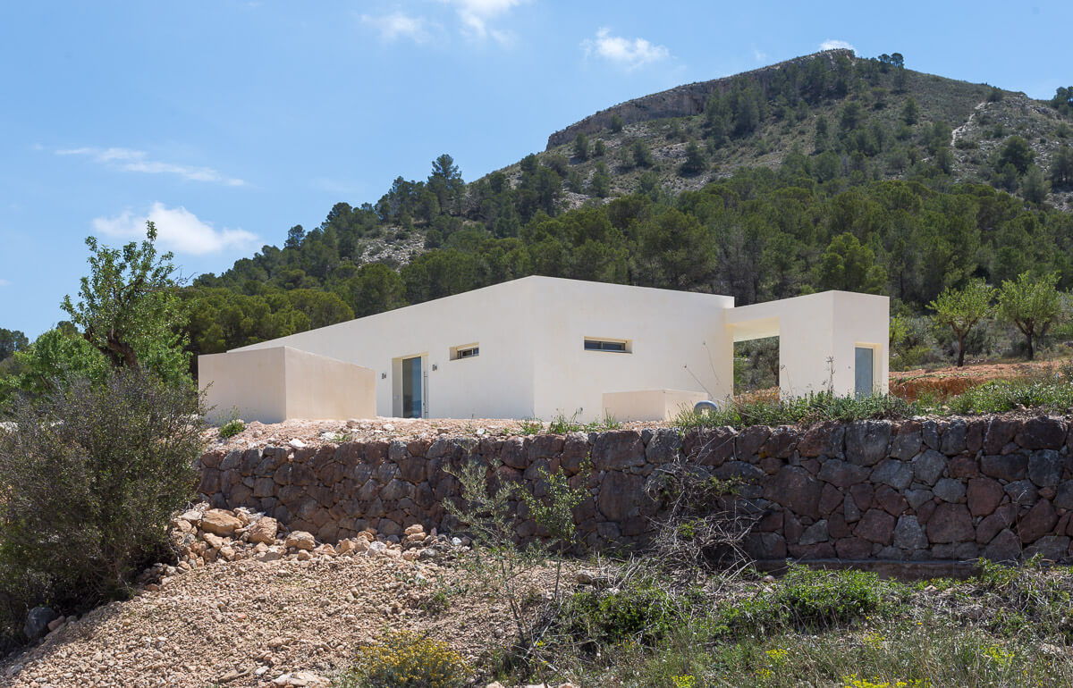 Parte exterior de Chalet minimalista en Hondon de las Nieves (Alicante) por Araque Maqueda