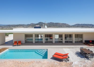 Piscina de Chalet minimalista en Hondon de las Nieves (Alicante) por Araque Maqueda