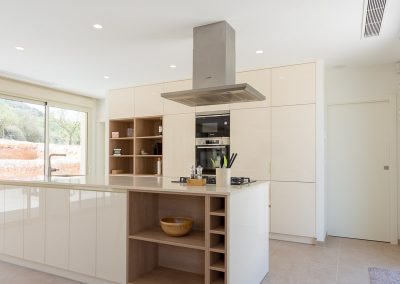 Cocina Chalet minimalista en Hondon de las Nieves (Alicante) por Araque Maqueda