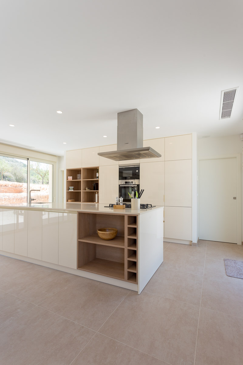 Cocina Chalet minimalista en Hondon de las Nieves (Alicante) por Araque Maqueda