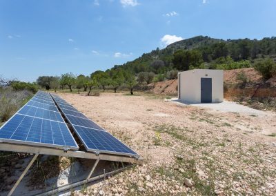 Placas solares de Chalet minimalista en Hondon de las Nieves (Alicante) por Araque Maqueda