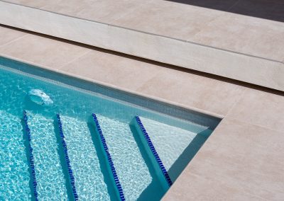 Escaleras de piscina Chalet minimalista en Hondon de las Nieves (Alicante) por Araque Maqueda