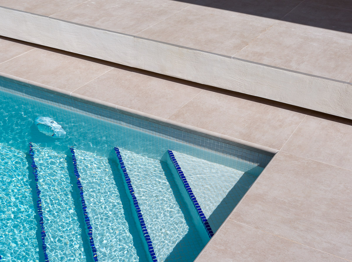 Escaleras de piscina Chalet minimalista en Hondon de las Nieves (Alicante) por Araque Maqueda