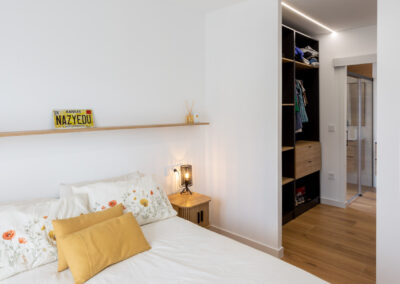 dormitorio principal de Vivienda Minimalista por Araque Maqueda