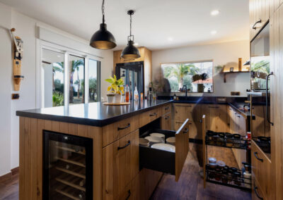 Cocina cajones abiertos de Vivienda rustica por Araque Maqueda